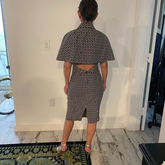 Three piece outfit. Skirt, bra top and cape. - Picture 2 of 6